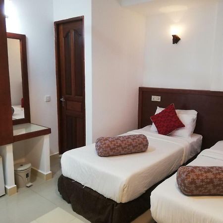Beach Arena Inn 훌루말레 외부 사진