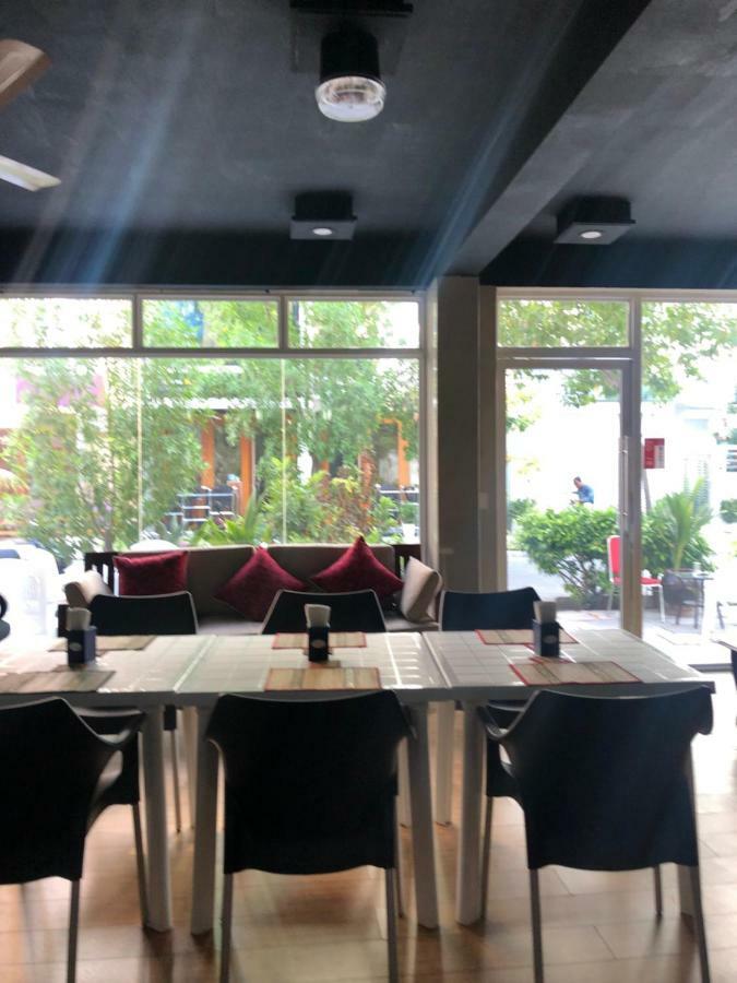 Beach Arena Inn 훌루말레 외부 사진