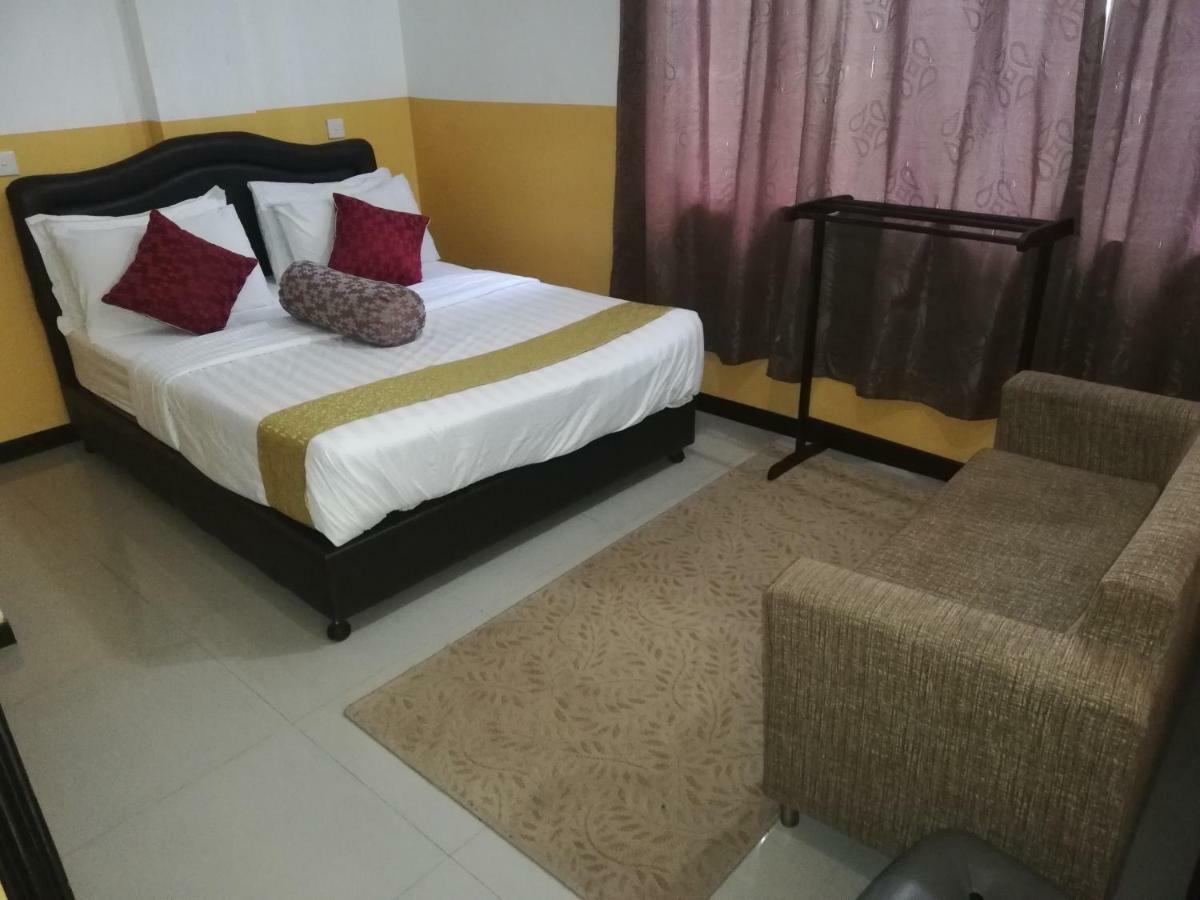 Beach Arena Inn 훌루말레 외부 사진