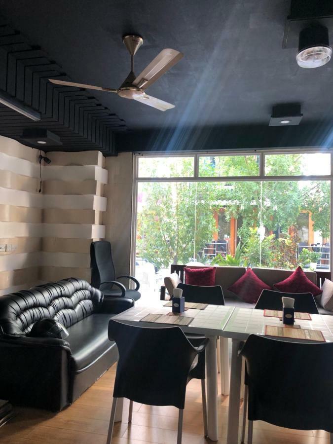 Beach Arena Inn 훌루말레 외부 사진
