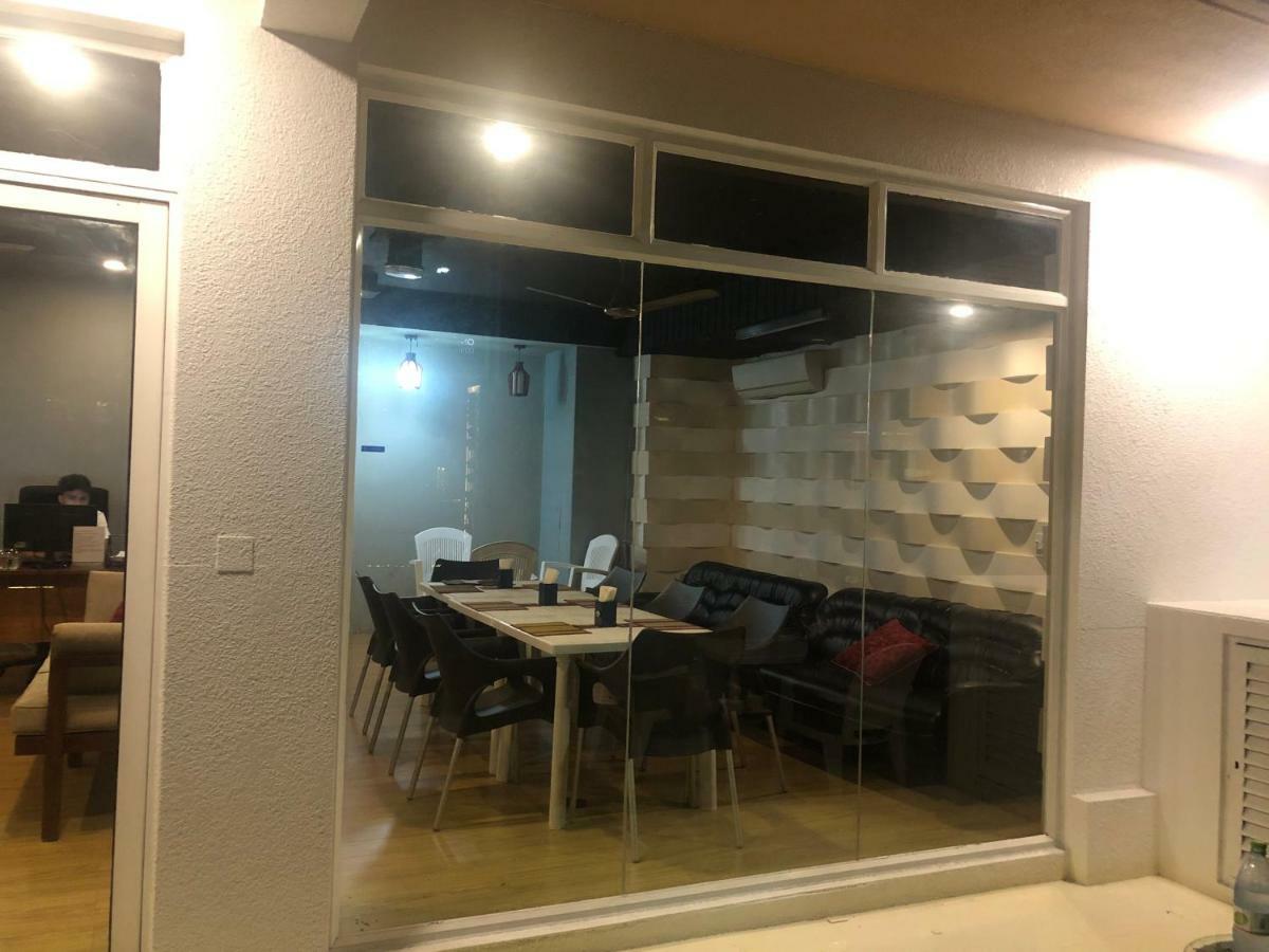 Beach Arena Inn 훌루말레 외부 사진