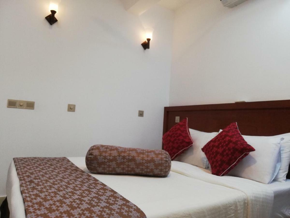 Beach Arena Inn 훌루말레 외부 사진